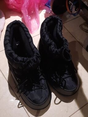 Black Puffer Winter Boots - Quilted Ankle Snow Boots WIDE WIDTH SIZE 8/9